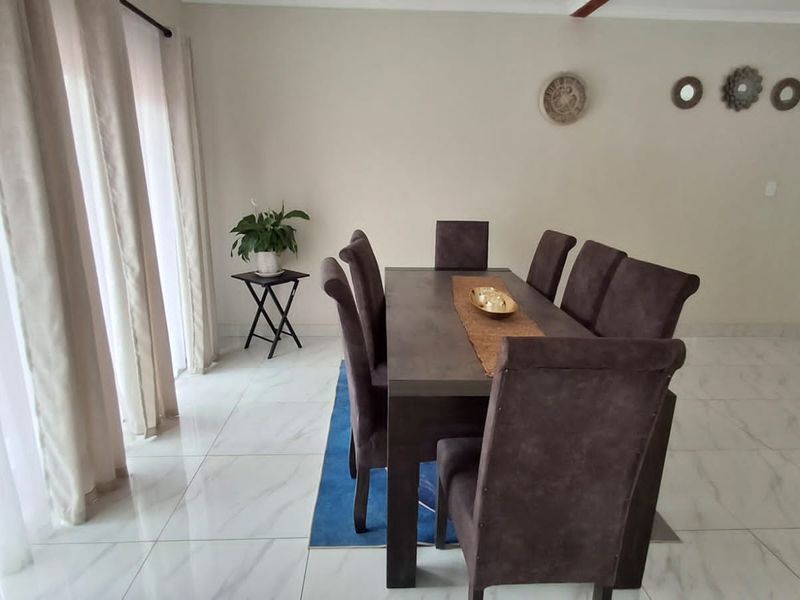 BEAUTIFUL AND SPACIOUS 3 BED FAMILY HOUSE WITH SPARKLING POOL FOR SALE,  DON'T MISS OUT, THIS IS A MUST SEE - Photo 6