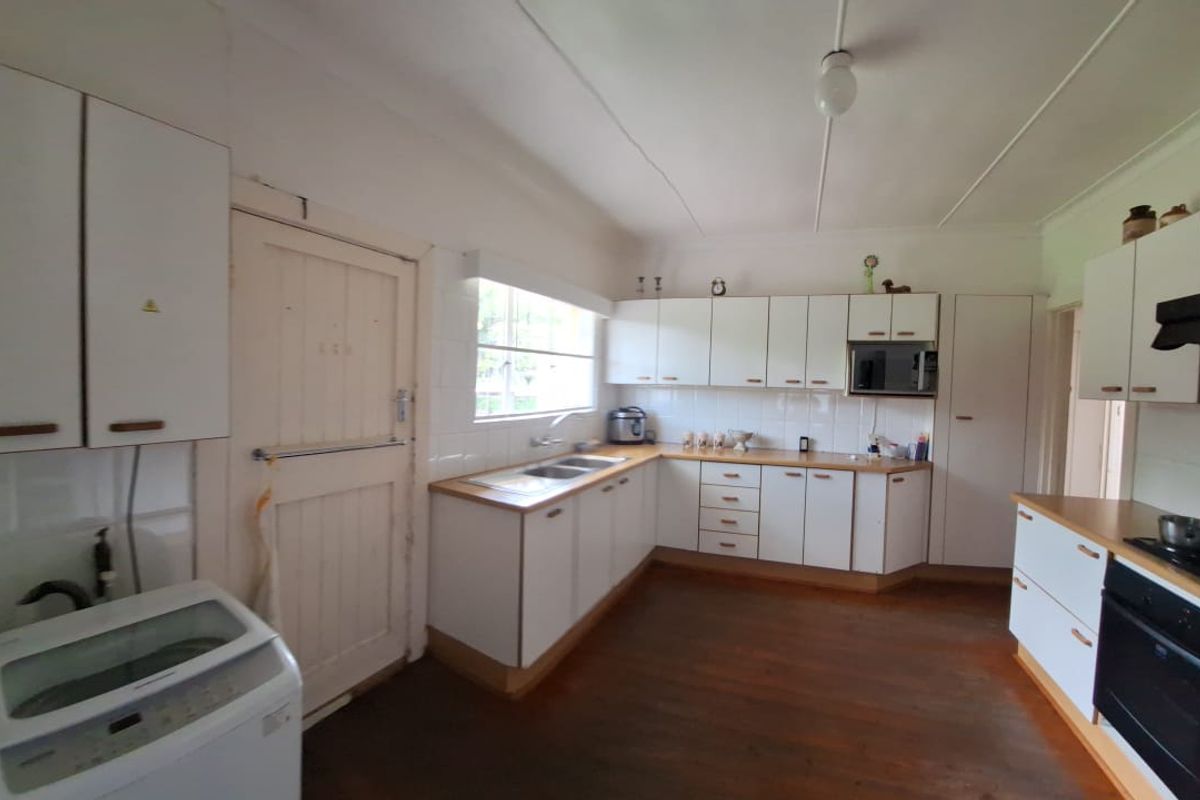 Don’t Waste a Minute – View This Outstanding Property Today! - Photo 3