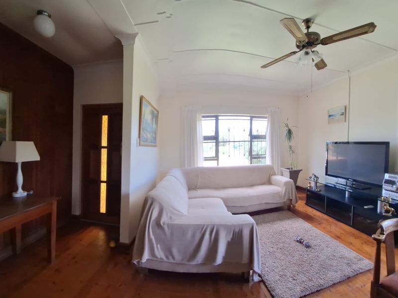 Don’t Waste a Minute – View This Outstanding Property Today! - Photo 5