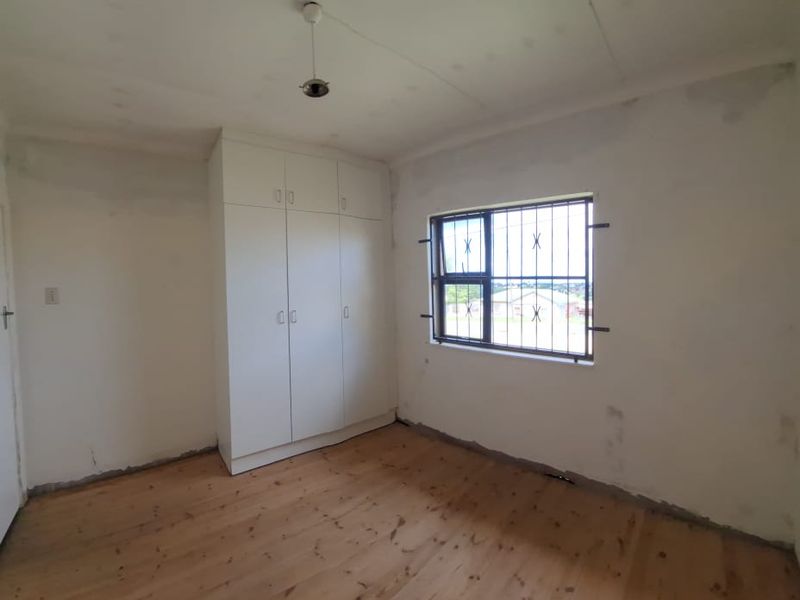 Don’t Waste a Minute – View This Outstanding Property Today! - Photo 9