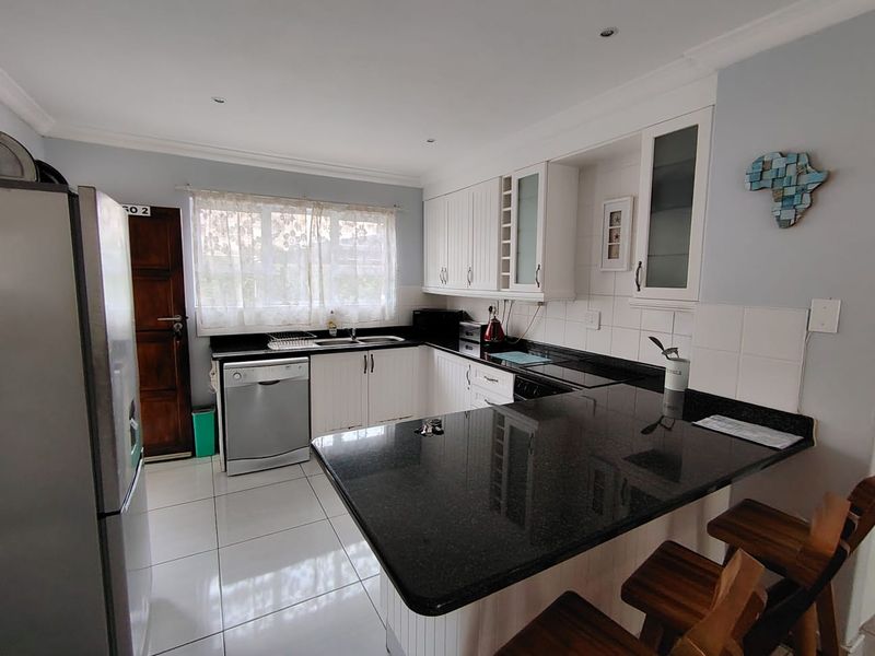 Pristine Luxury Beach Apartment In Upmarket Estate - Photo 10