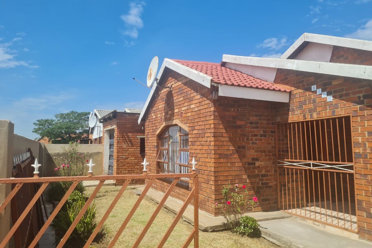 Neat family home in quiet street Sharpville - Photo 5