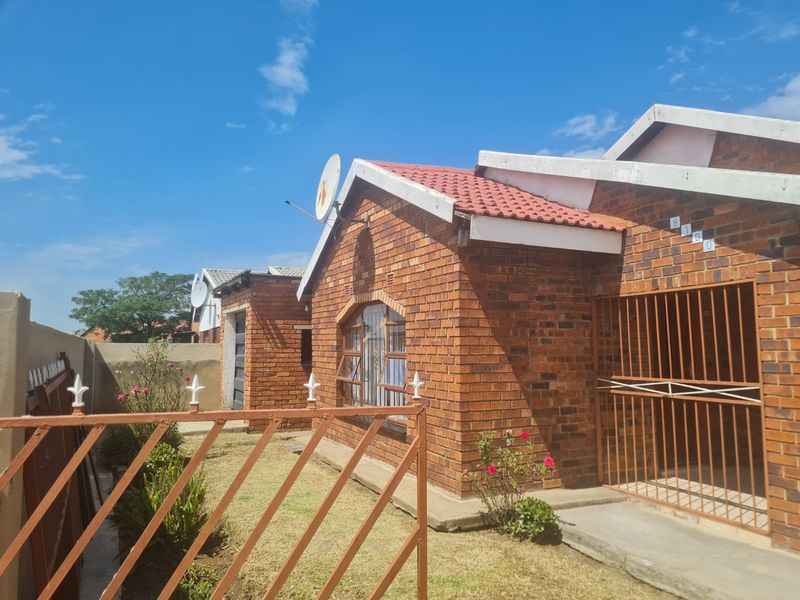 Neat family home in quiet street Sharpville - Photo 5
