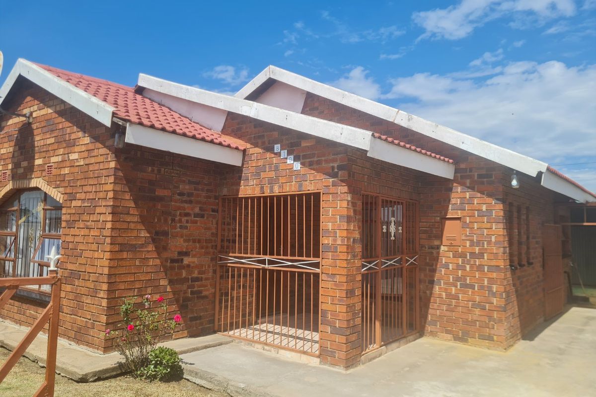 Neat family home in quiet street Sharpville - Photo 4