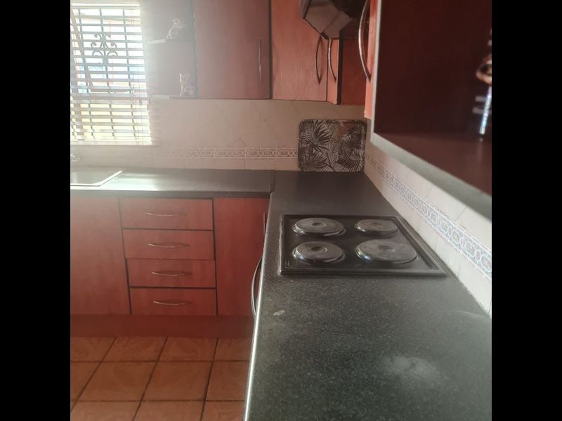 Neat family home in quiet street Sharpville - Photo 8