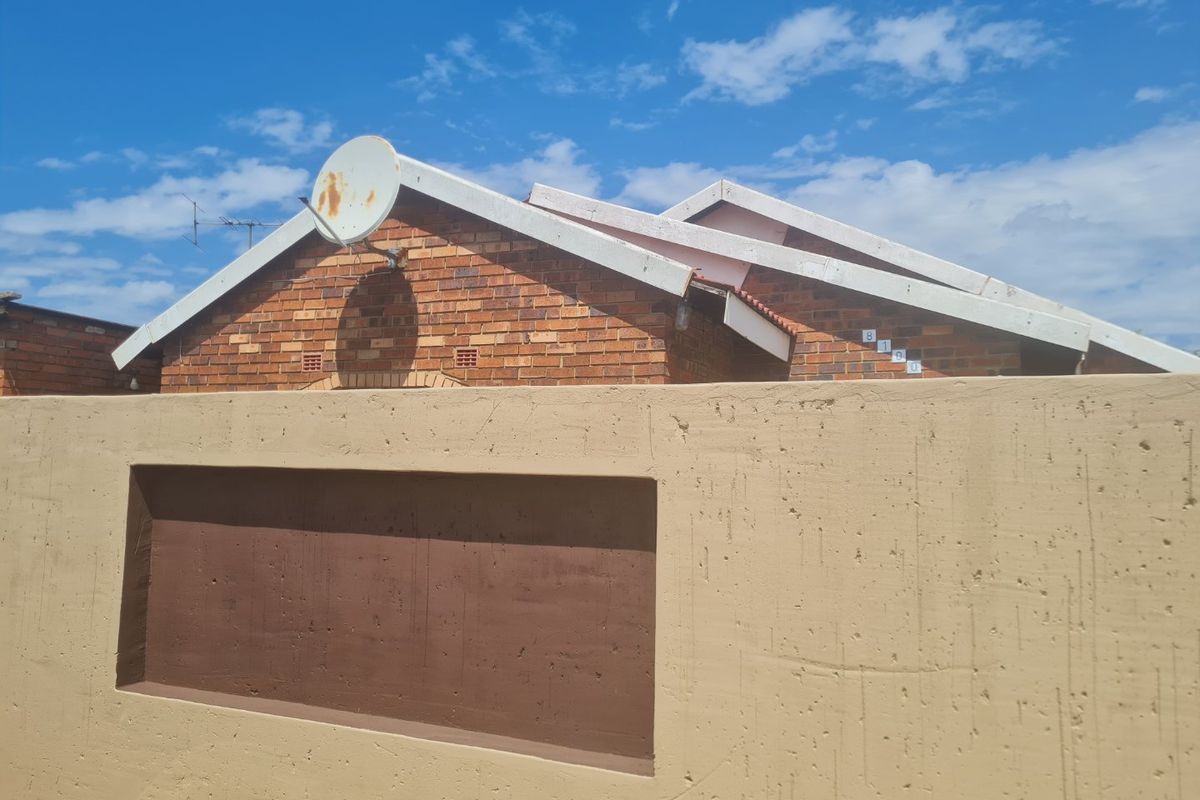 Neat family home in quiet street Sharpville - Photo 2