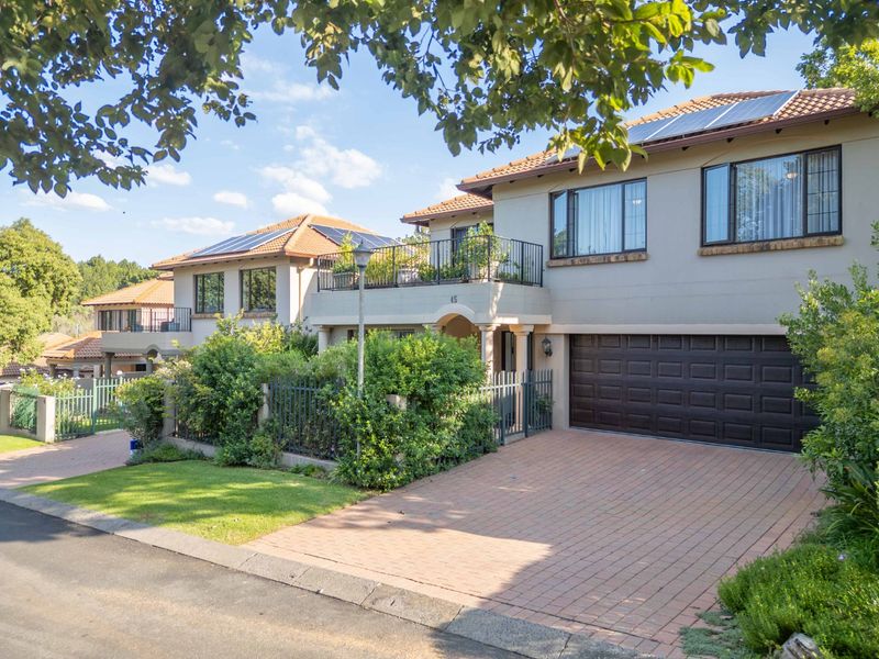 Tranquil Immaculate Home on Greenbelt in Thornhill Estate - Photo 2