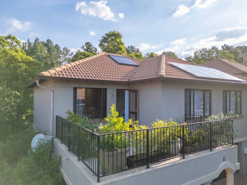 Tranquil Immaculate Home on Greenbelt in Thornhill Estate - Photo 3