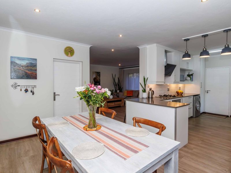 Tranquil Immaculate Home on Greenbelt in Thornhill Estate - Photo 10