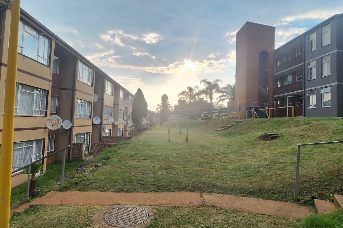 Perfect Starter Home for First Time Buyers or Investors. - Photo 2