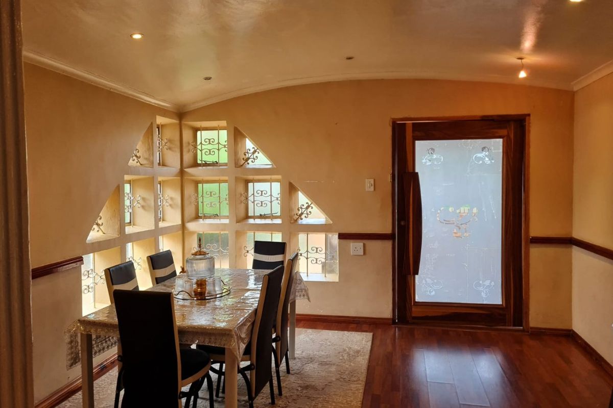 Income earner and well priced - Photo 5