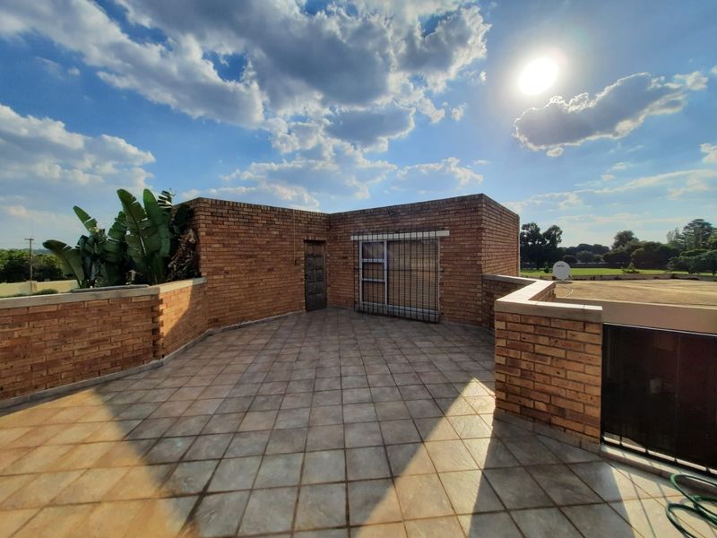 Stunning 5-Bedroom Home for Sale – Plus a 2-Bedroom Granny Flat!   This dream home offers everything you need for luxury living! Main House Features: 5Spacious Bedrooms Double Garage Sparkling Swimming Pool Large Entertainment Area – Perfect for Hosting!  Bonus: 2-Bedroom Granny Flat! Ideal for extended family, rental income, or a home office.  Prime Location | Modern Finishes | Move-in Ready  Contact us today for more details or to schedule a viewing!  DreamHome ForSale LuxuryLiving SpaciousLiving - Photo 2