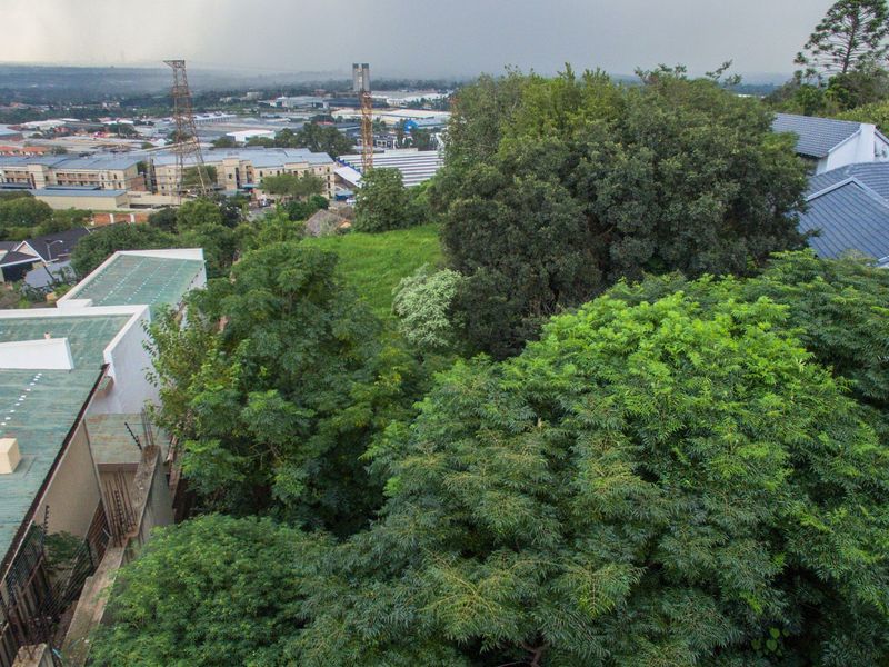 Elegant 6-Bedroom Double-Storey Home Plus Stand with Stunning Views in Solheim - Photo 6