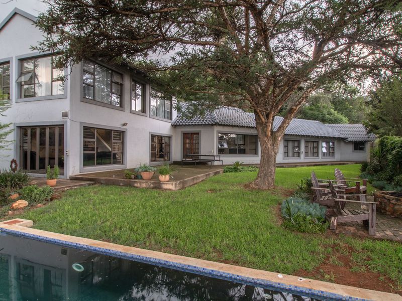 Elegant 6-Bedroom Double-Storey Home Plus Stand with Stunning Views in Solheim - Photo 2