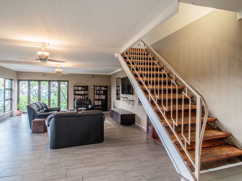 Elegant 6-Bedroom Double-Storey Home Plus Stand with Stunning Views in Solheim - Photo 10