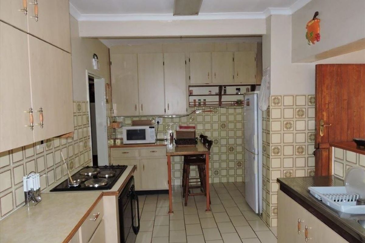 Spacious 5-Bedroom Home with Pool, Staff Quarters, and Ample Parking - Photo 2