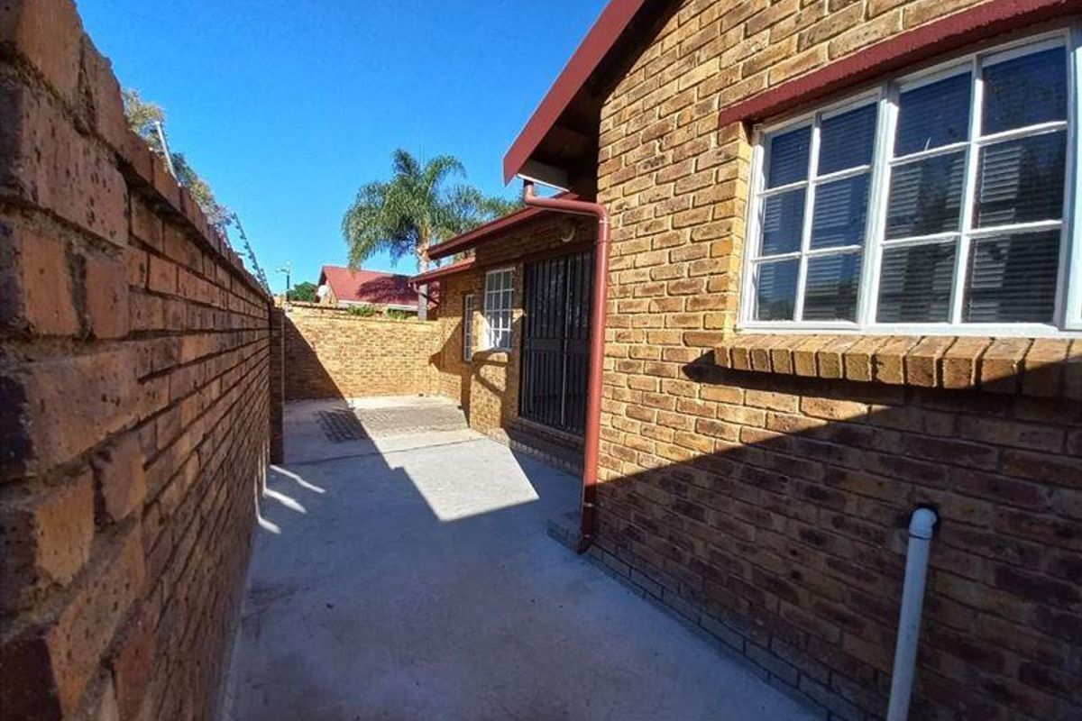 Unparalleled Simplicity and Comfort in the Heart of Home - Photo 3