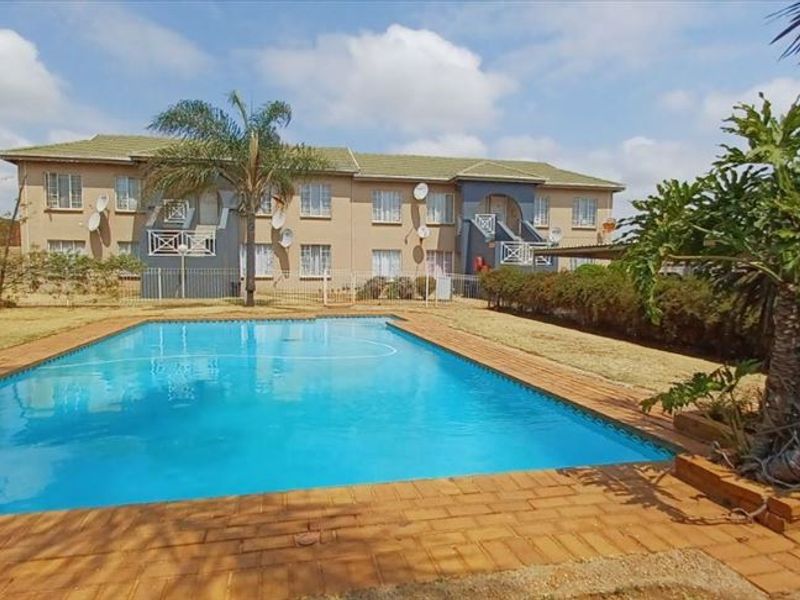 Cozy Home with Essential Amenities - Photo 3