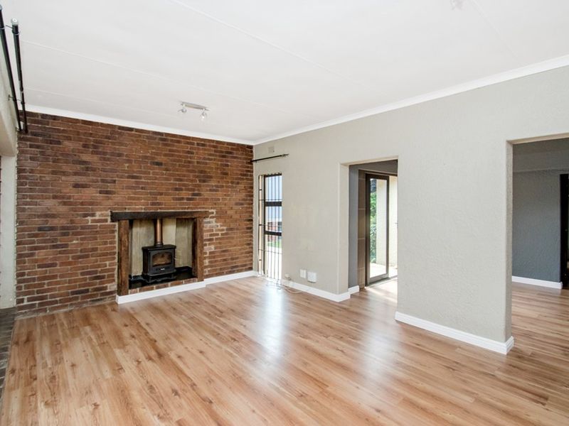 3 Bed 2 Bath House Single Garage - Photo 8