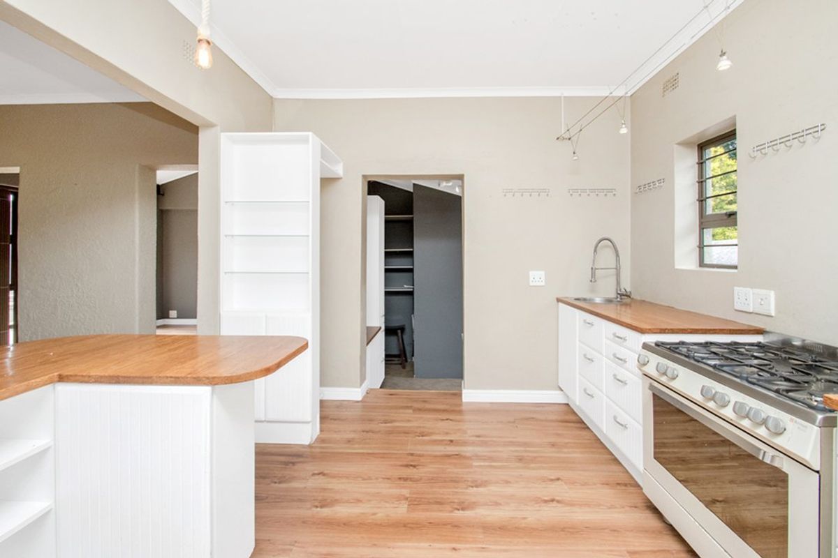 3 Bed 2 Bath House Single Garage - Photo 3