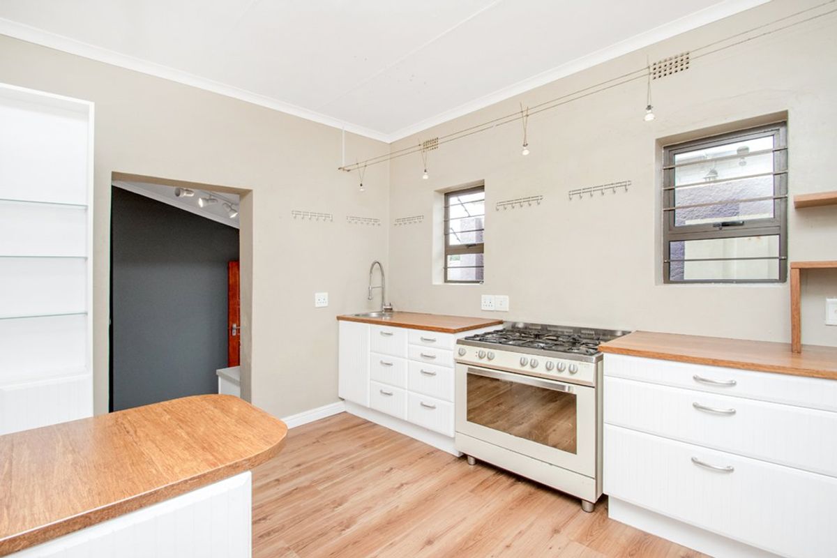 3 Bed 2 Bath House Single Garage - Photo 2