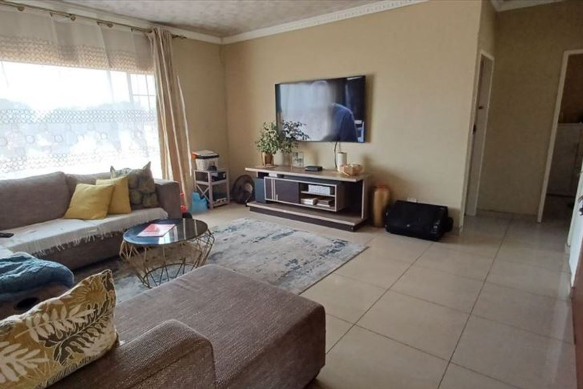 A Spacious and Versatile Family Home - Photo 2