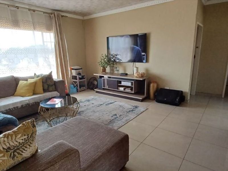 A Spacious and Versatile Family Home - Photo 2