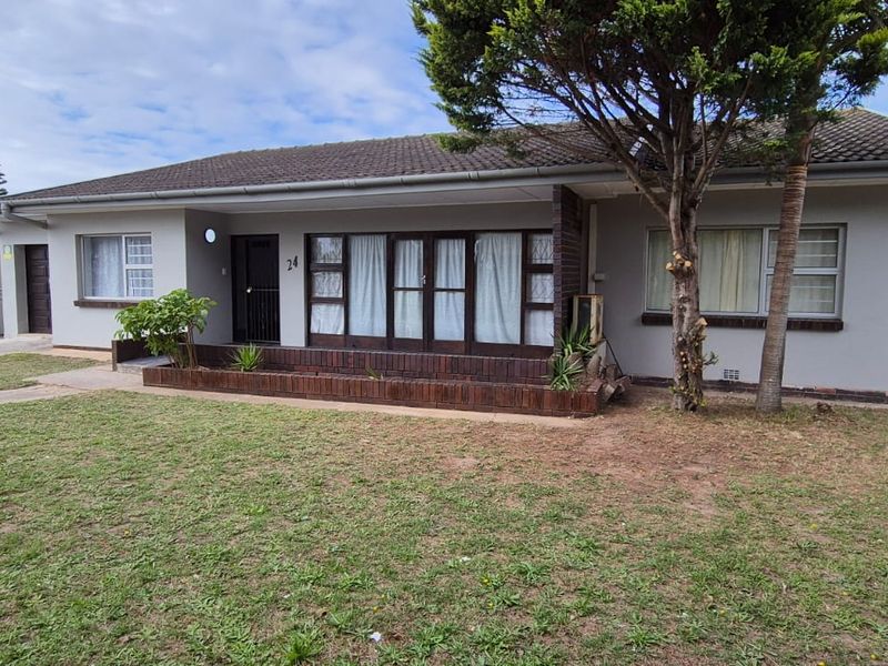 Refreshed spacious family home in great position across a spacious park to play in. - Photo 3