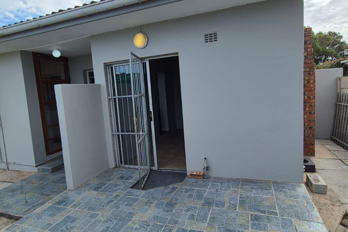 Refreshed spacious family home in great position across a spacious park to play in. - Photo 5