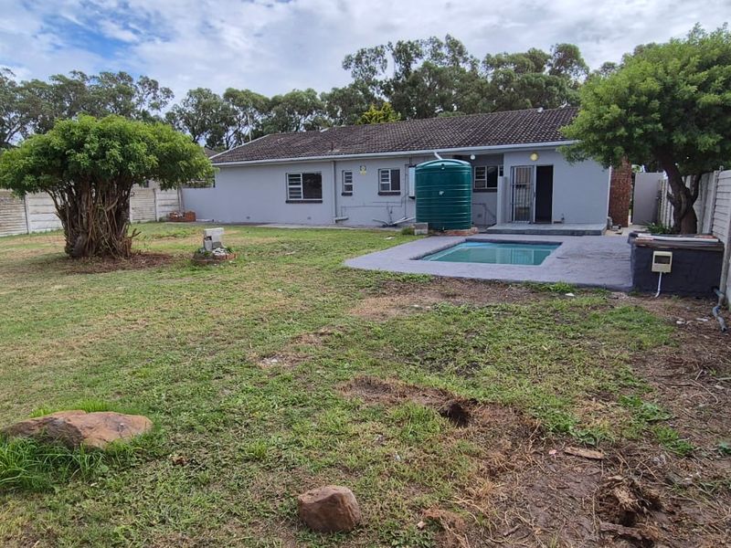 Refreshed spacious family home in great position across a spacious park to play in. - Photo 6