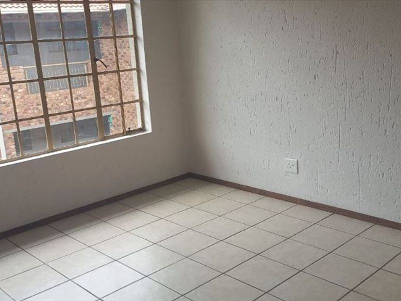 A Stylish Home with All the Essentials - Photo 2