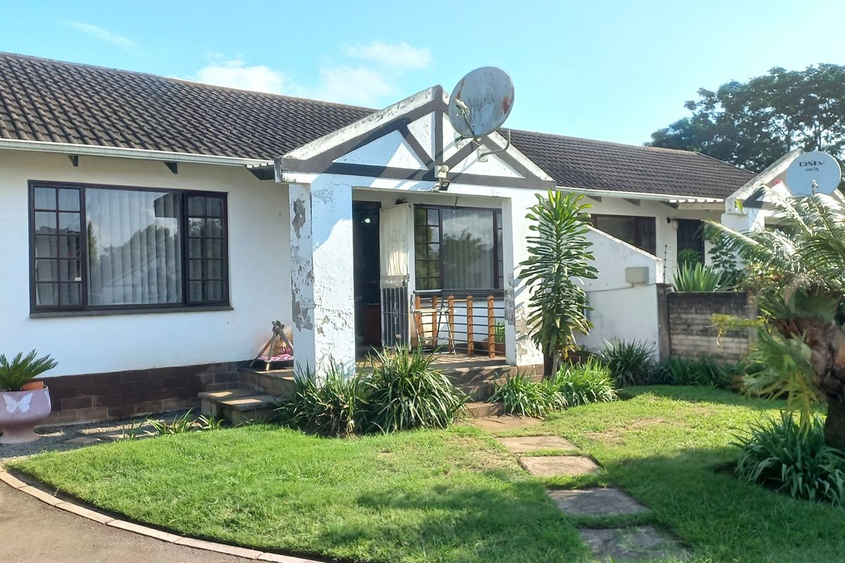 Calling Young Families, First-Time Buyers, or Savvy Investors - Charming 2 Bedroom Home in a Secure Complex - Photo 3