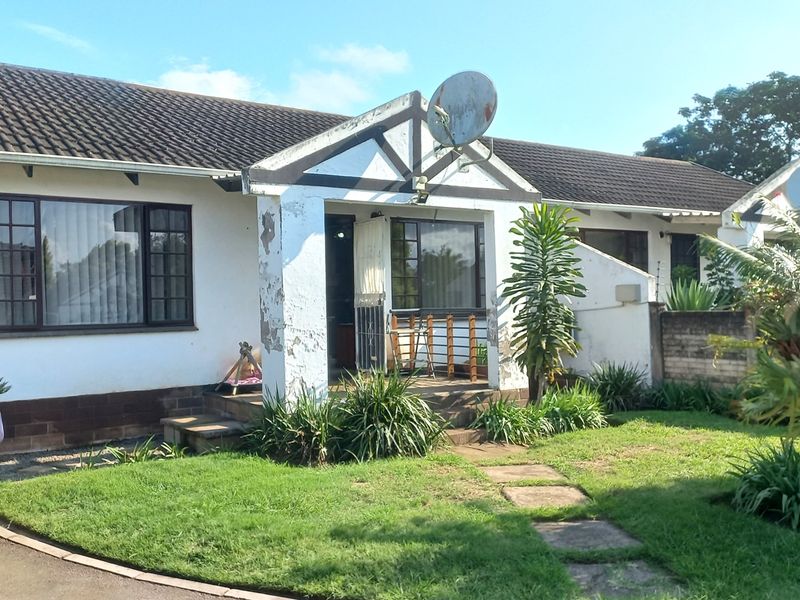 Calling Young Families, First-Time Buyers, or Savvy Investors - Charming 2 Bedroom Home in a Secure Complex - Photo 3