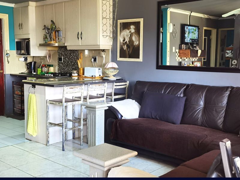 Calling Young Families, First-Time Buyers, or Savvy Investors - Charming 2 Bedroom Home in a Secure Complex - Photo 6