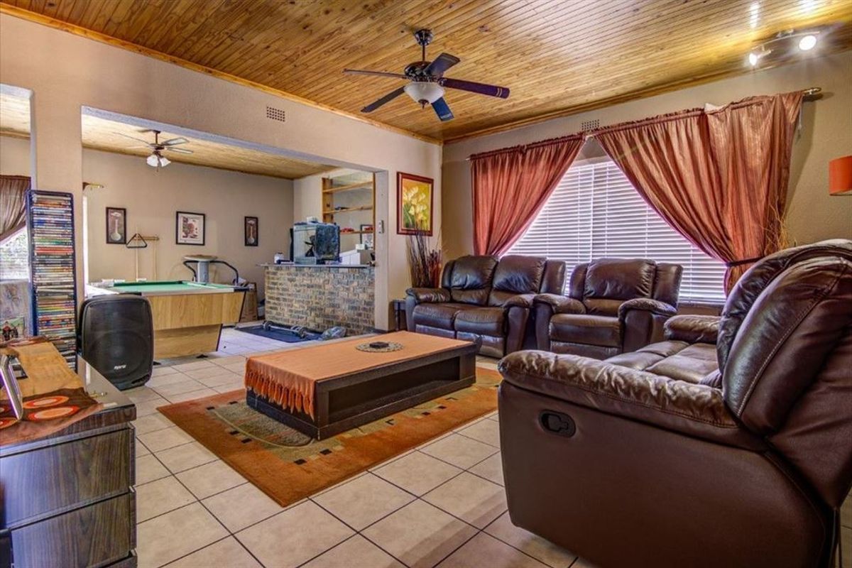 Spacious Family Home with Exceptional Features - Photo 2