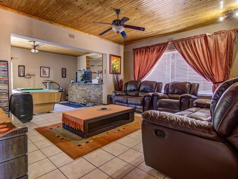 Spacious Family Home with Exceptional Features - Photo 2