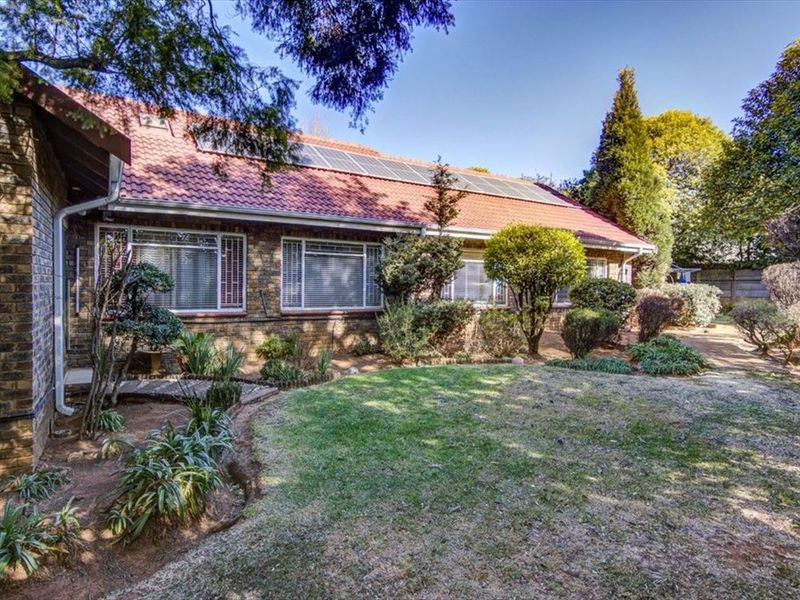 Spacious Family Home with Exceptional Features - Photo 3