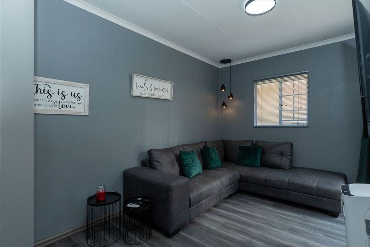 Cozy Home with a Touch of Tranquility and Leisure - Photo 2