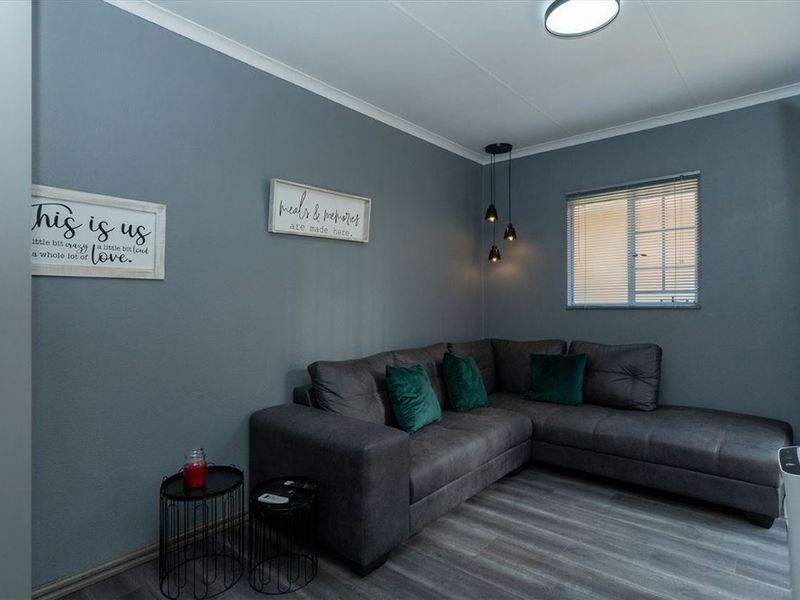 Cozy Home with a Touch of Tranquility and Leisure - Photo 2