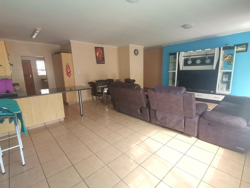 Coastal living at it's best in a small complex in Uvongo. - Photo 8