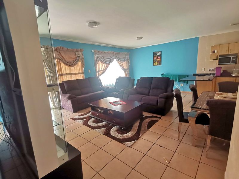 Coastal living at it's best in a small complex in Uvongo. - Photo 7