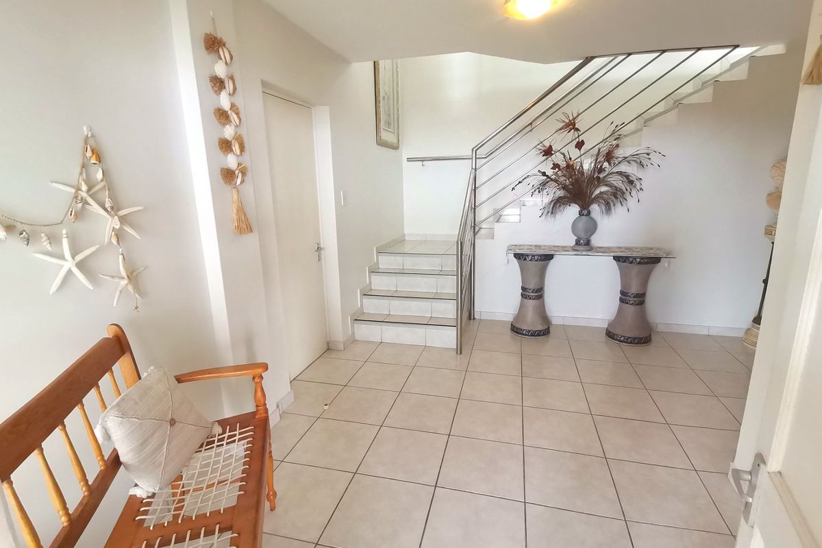 Let the Jones' envy you with this gorgeous unit  - Photo 3