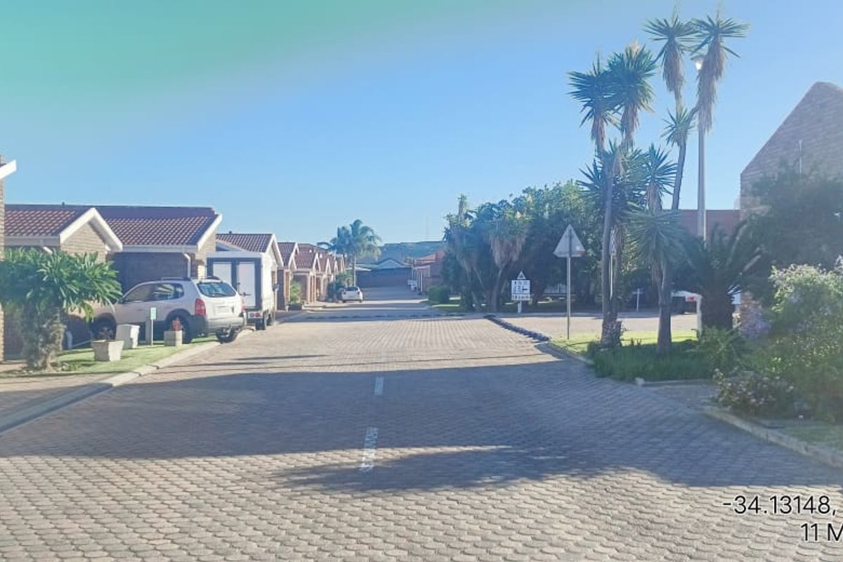 Rare Coastal Gem in Hartenbos – Your Dream Townhouse Awaits! - Photo 4