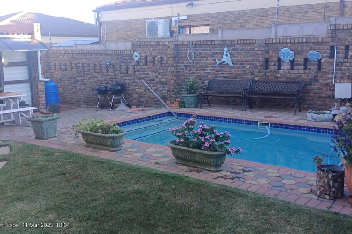 Rare Coastal Gem in Hartenbos – Your Dream Townhouse Awaits! - Photo 3