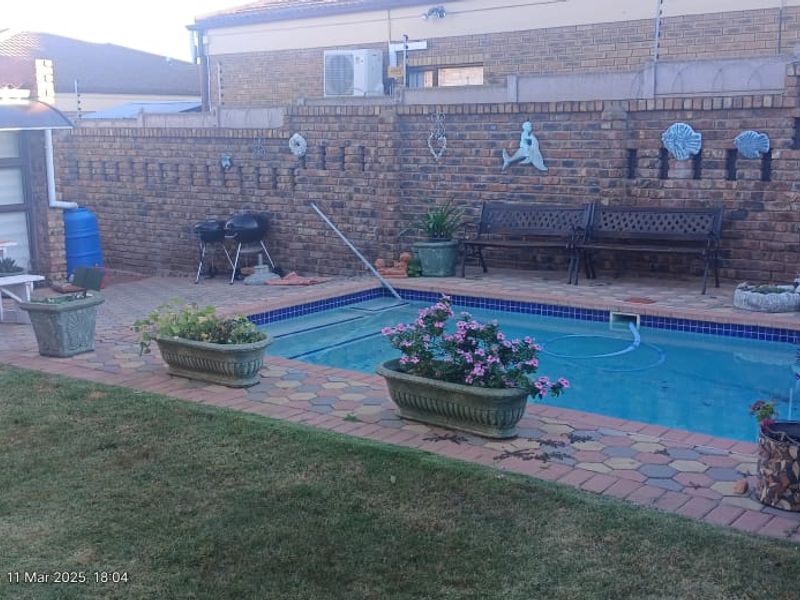 Rare Coastal Gem in Hartenbos – Your Dream Townhouse Awaits! - Photo 3