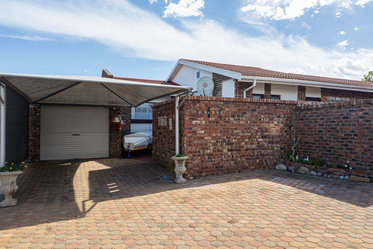 Rare Coastal Gem in Hartenbos – Your Dream Townhouse Awaits! - Photo 5