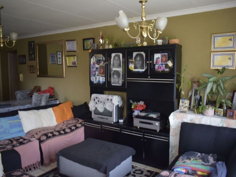 House Features Overview - Photo 2