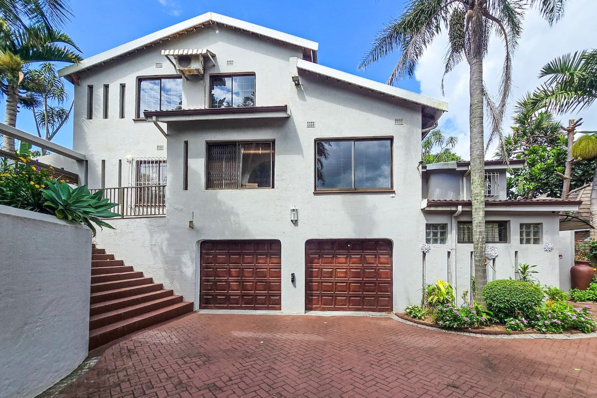 Stunning Family Home With 2 flats  - Photo 2