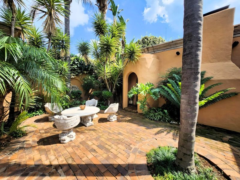 Eclectic & Spacious 4-Bedroom Home with Pool and Ample Parking – A Perfect Blend of Character and Comfort! - Photo 10