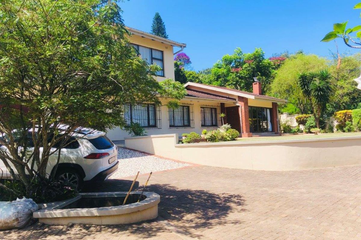 Exquisite Family Oasis Being Sold Fully Furnished  - Photo 2